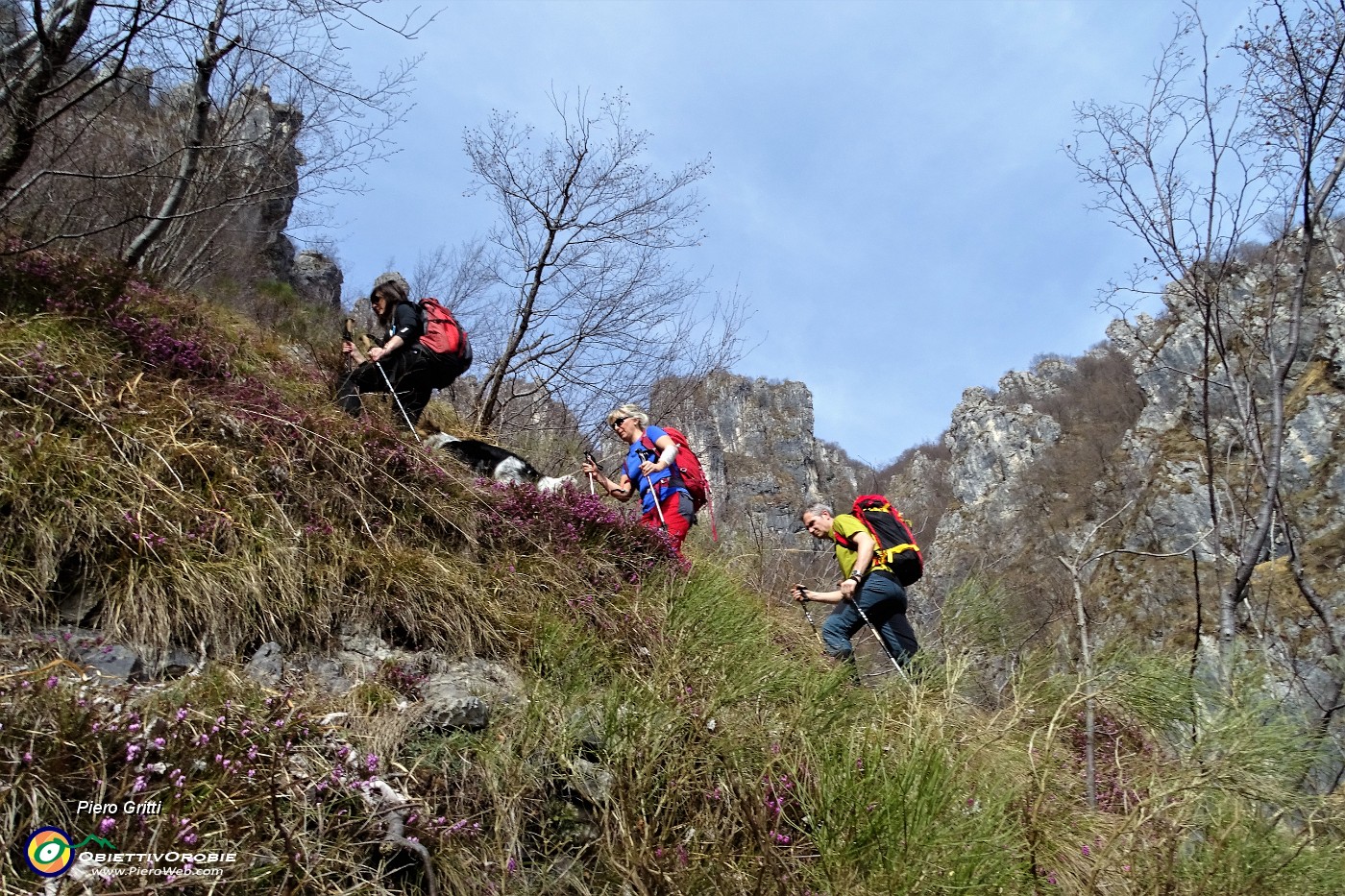 23 Sul ripido sentiero Passo Lumaca.JPG